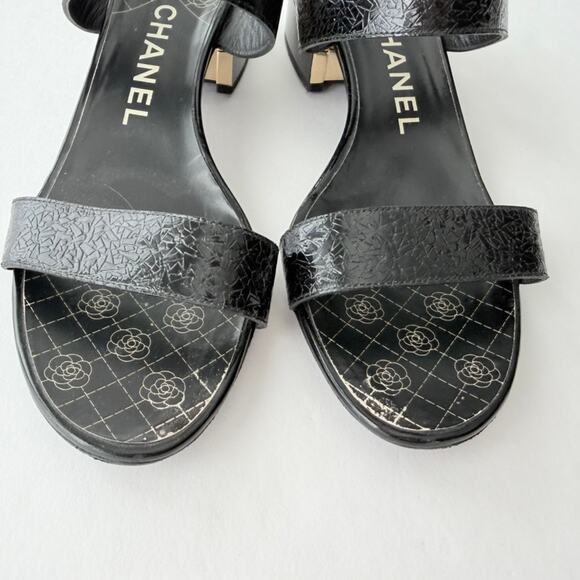Chanel CC Sandal Black Patent Pearl Gold Flat Block Heel Size 40 Classic Chic - Picture 5 of 13